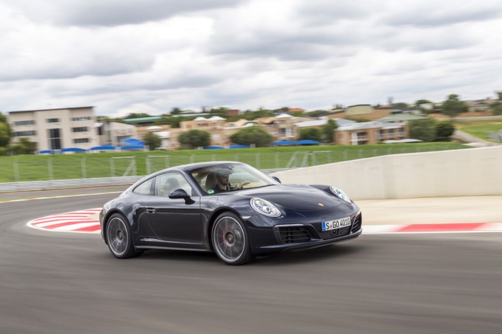 Porsche 911 Carrera Black Edition