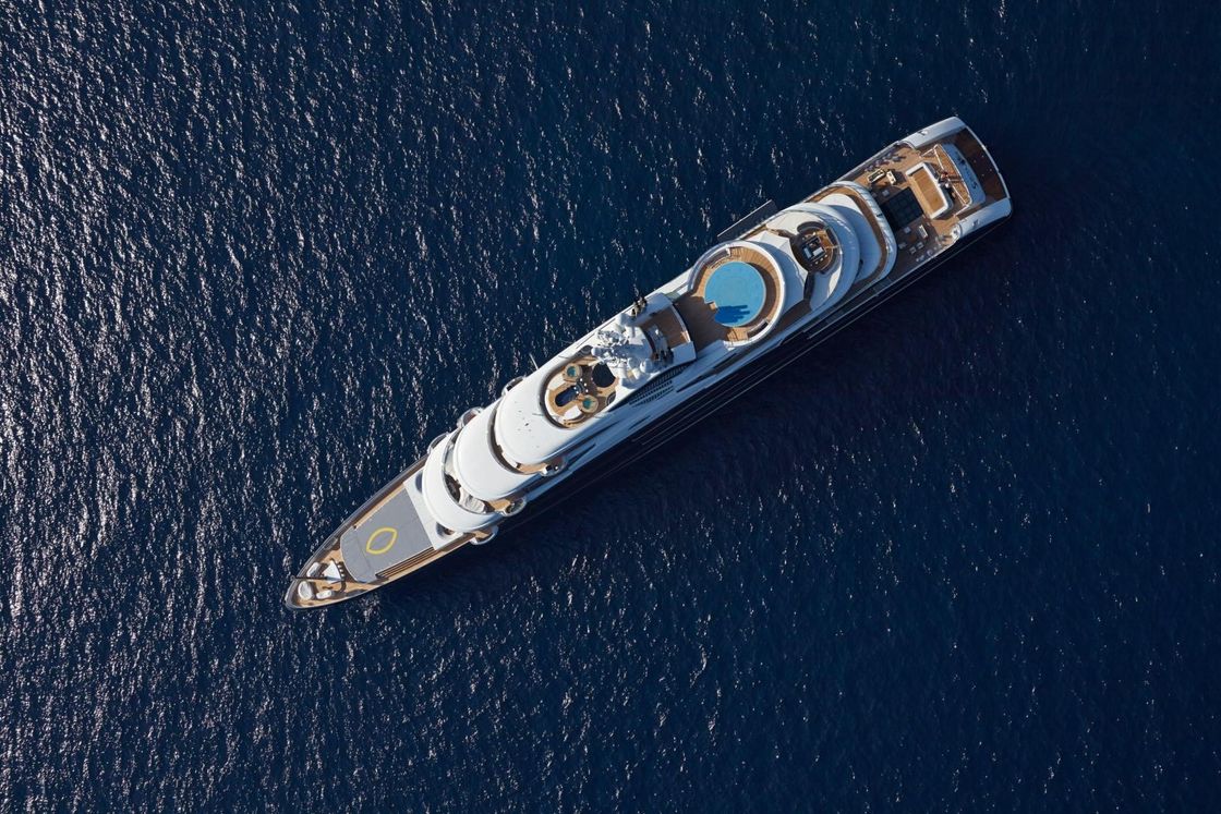 Gigayacht