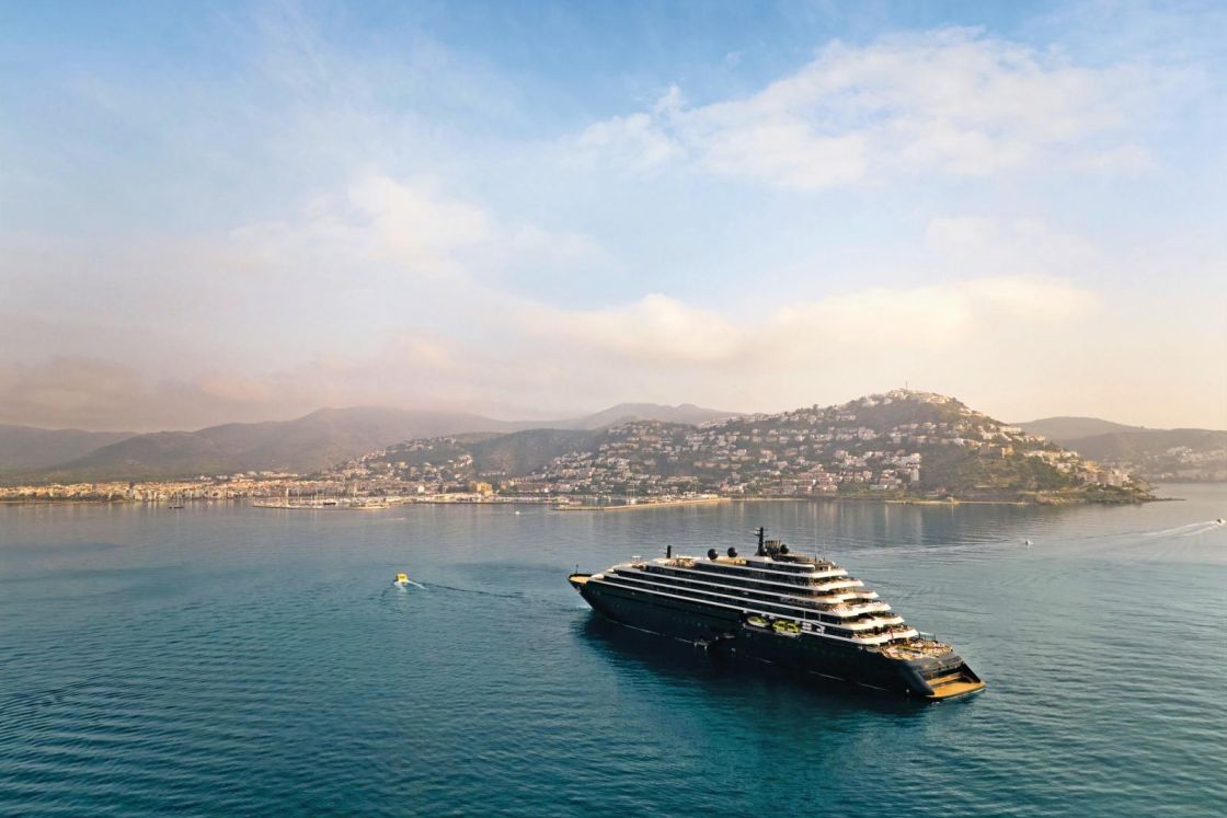 The Ritz-Carlton Yacht Collection Evrima