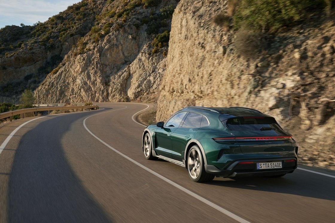 Porsche Taycan Cross Turismo