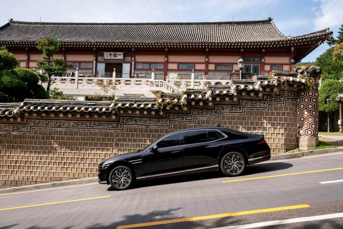 Genesis G90 in Seoul