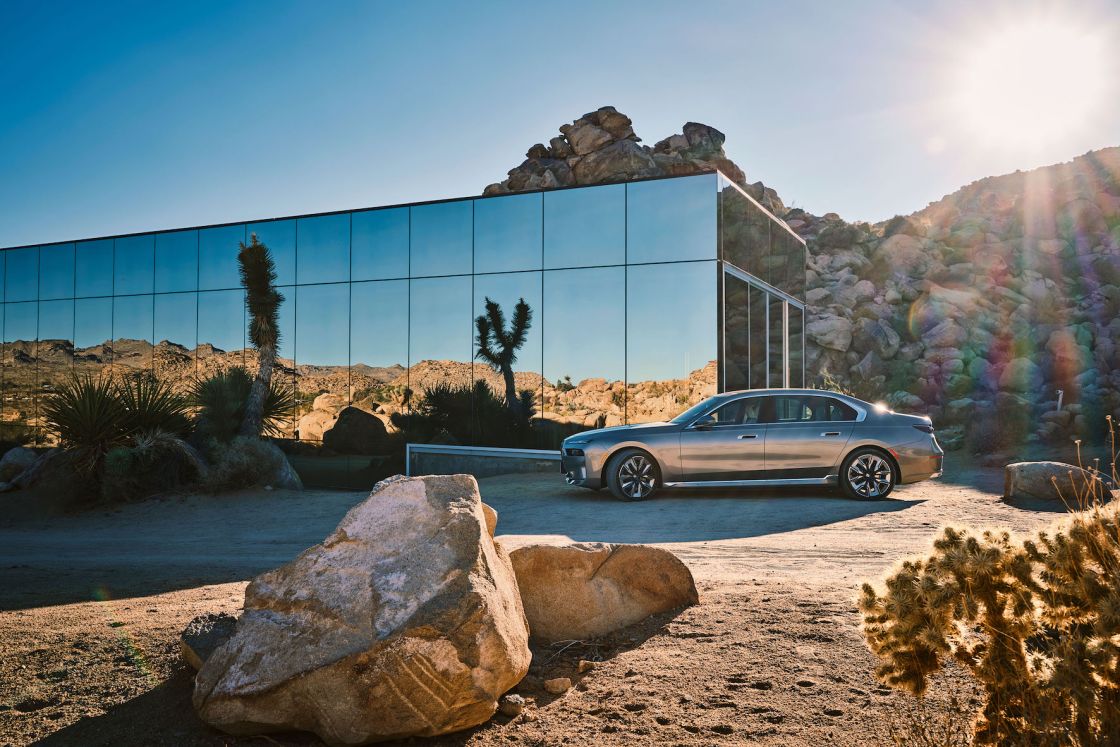 Der BMW i7 und das Invisible House