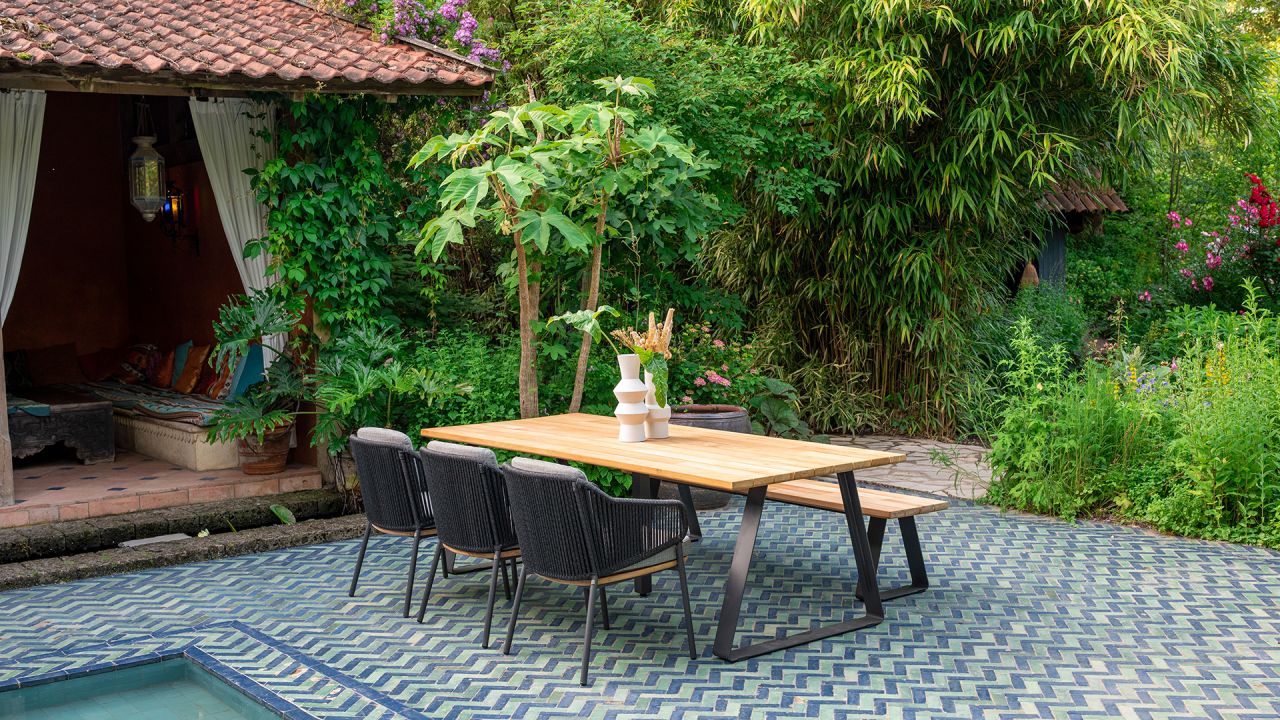 Basso-Tisch und Stühle