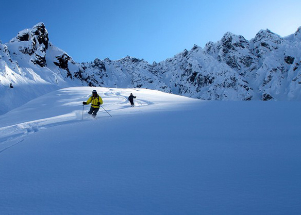 Skiing in Tordrillo 