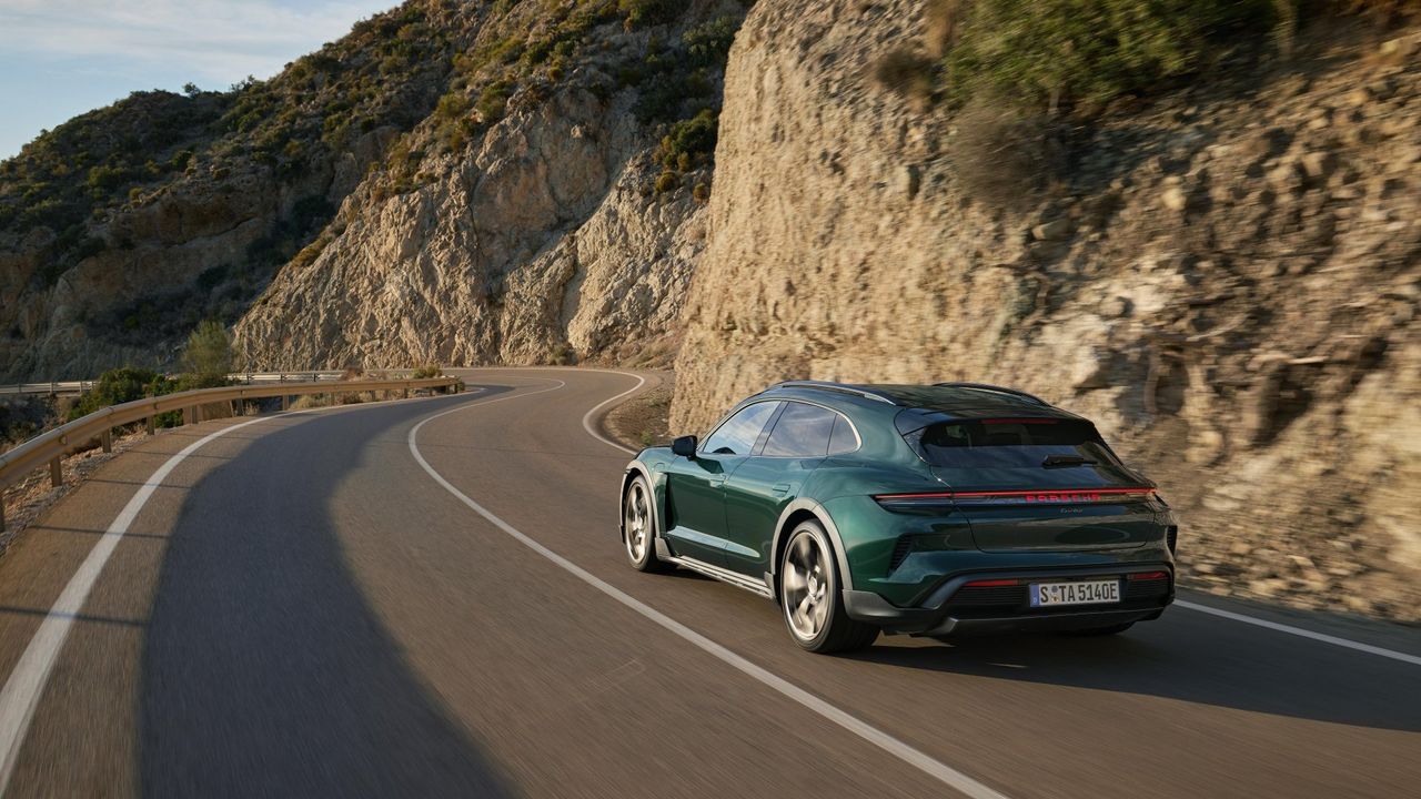 Porsche Taycan Cross Turismo