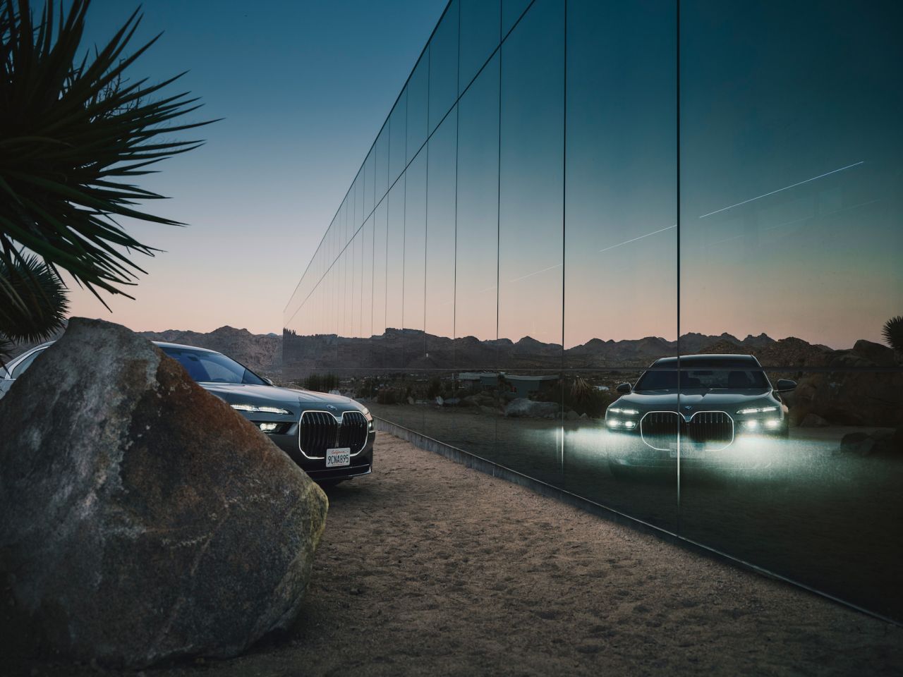 BMW i7 vor dem Invisible House