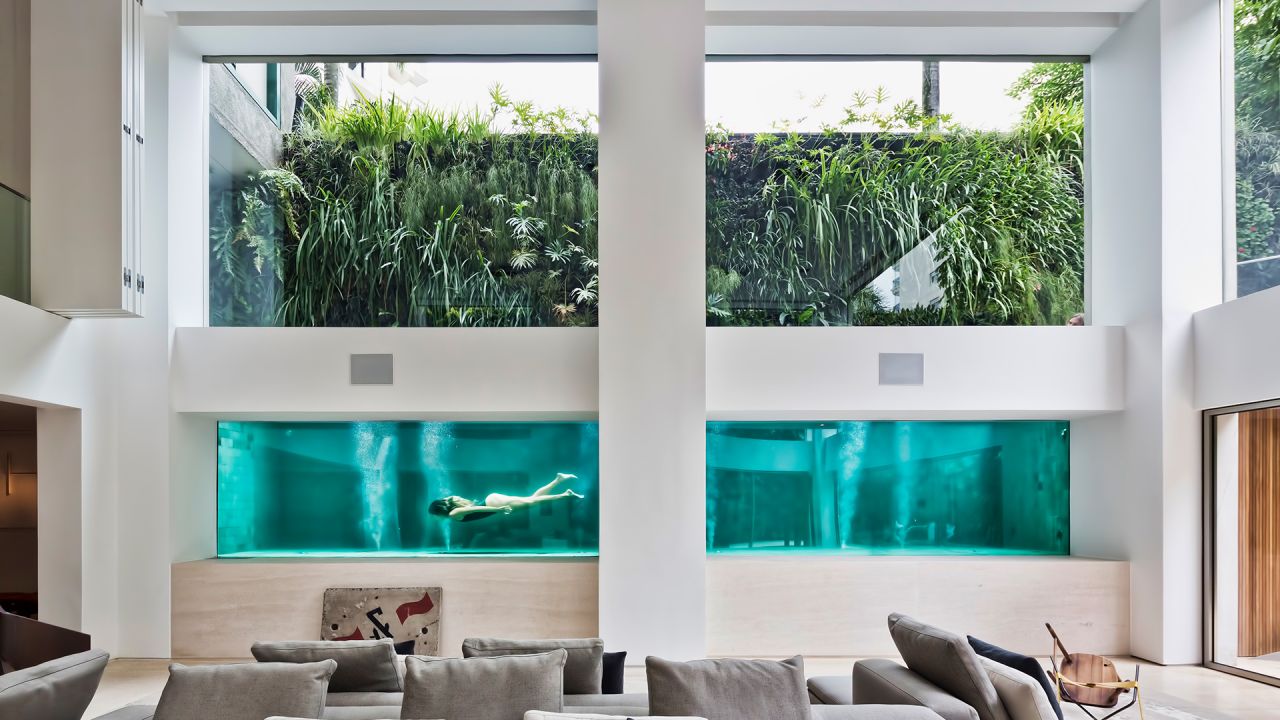 Pool mit Blick ins Haus