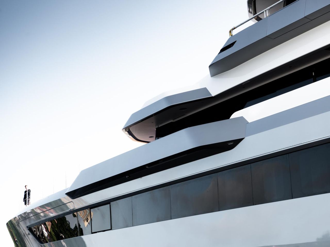 Feadship Valor