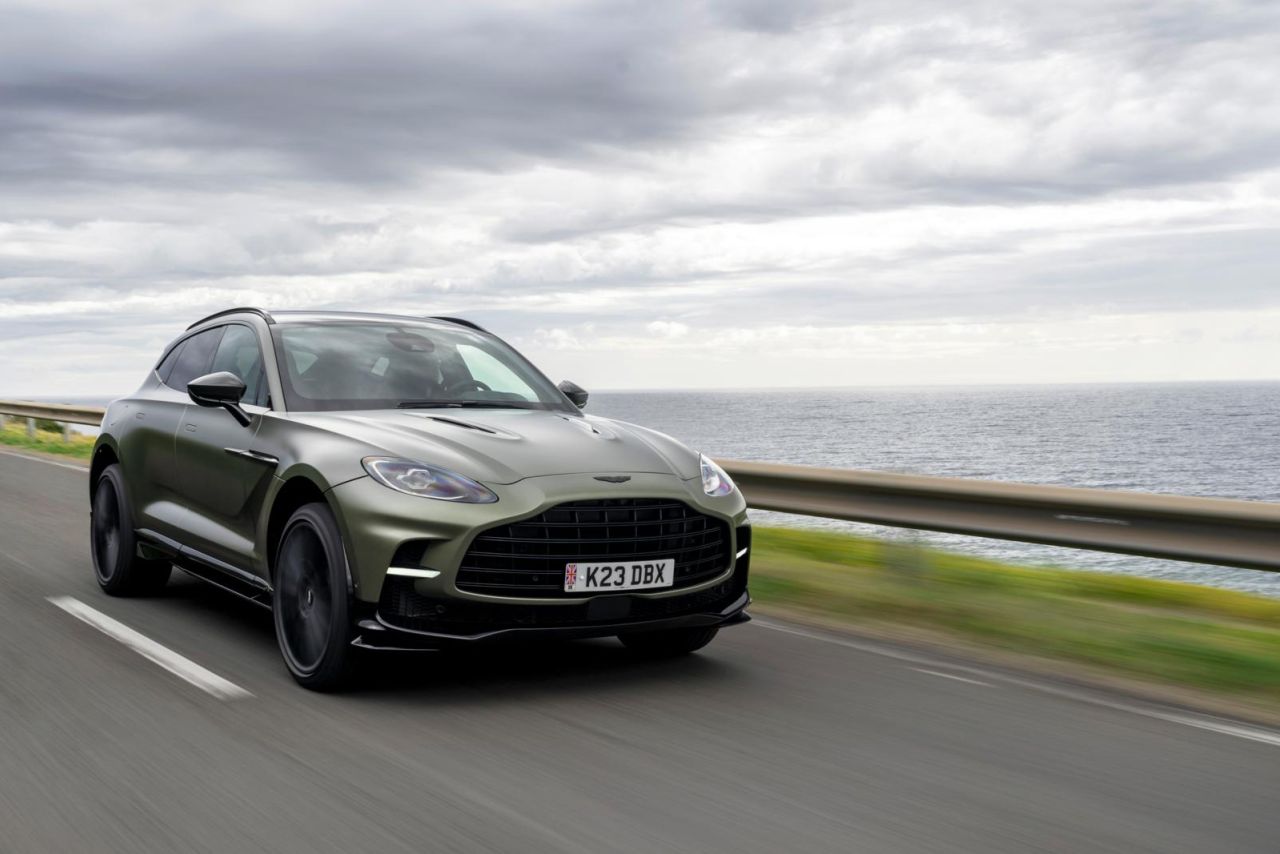 Aston Martin DBX 707