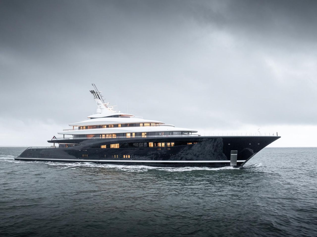 Feadship Project 821