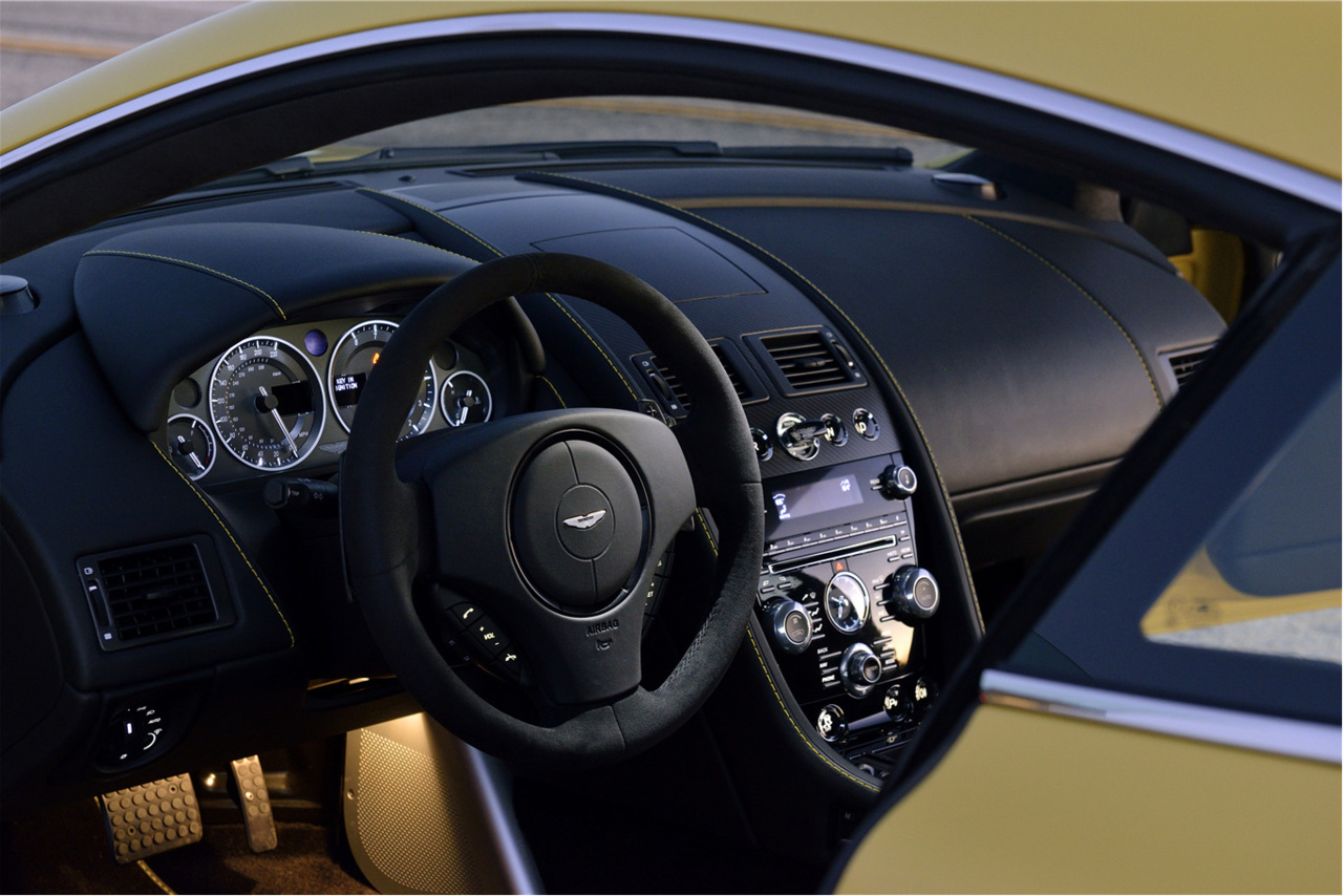 Aston-Martin-Vantage-V12