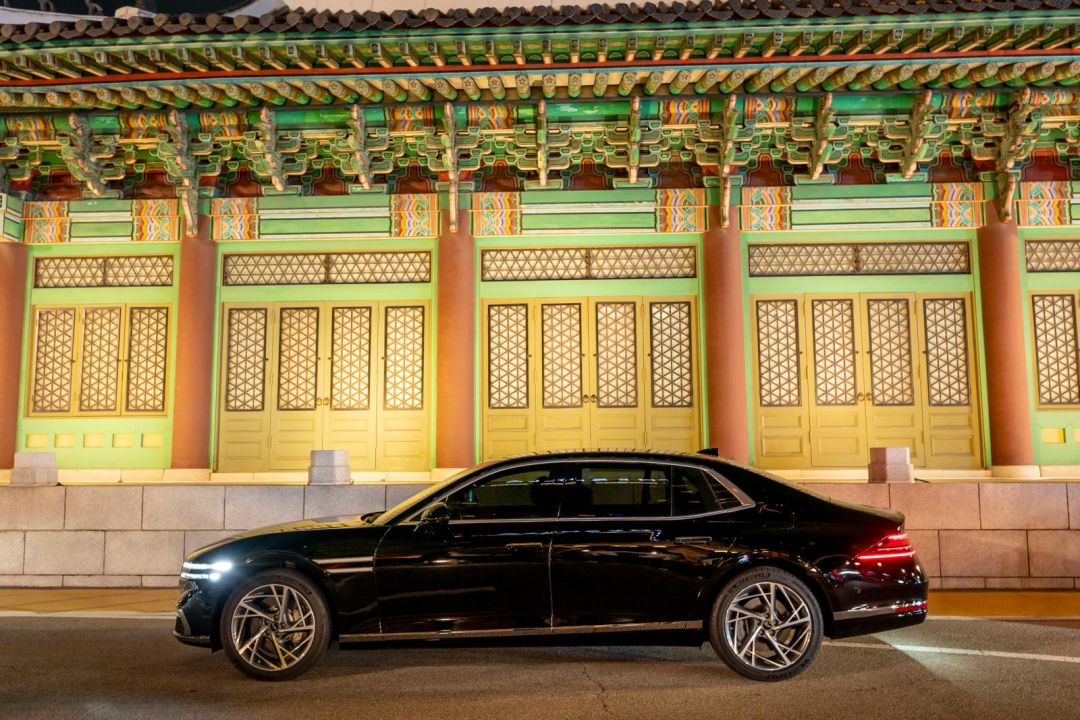 Genesis G90 vor dem Gyeongbokgung Palast