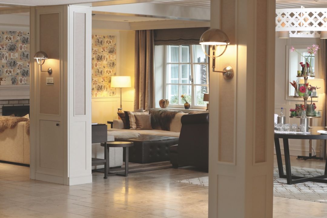 4_SeverinsResort&Spa_SRS_Lobby_Kaminecke_Tom_Kohler Large