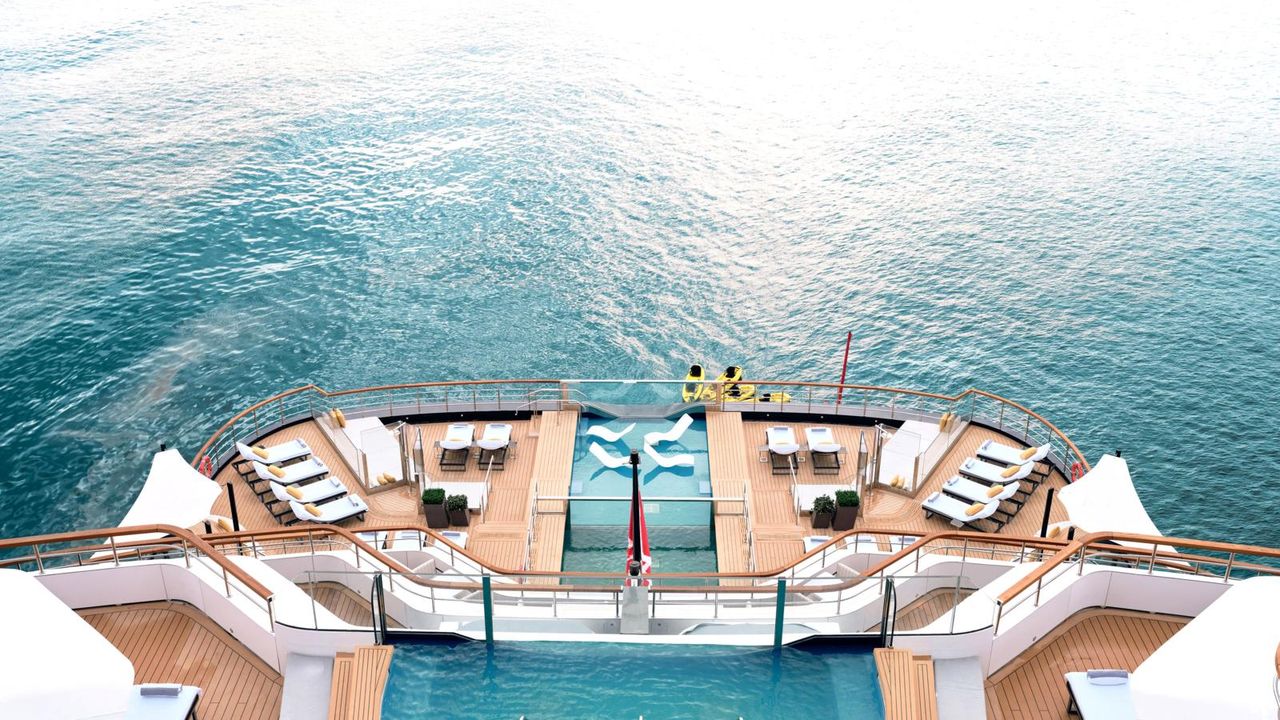 The Ritz-Carlton Yacht Collection Evrima