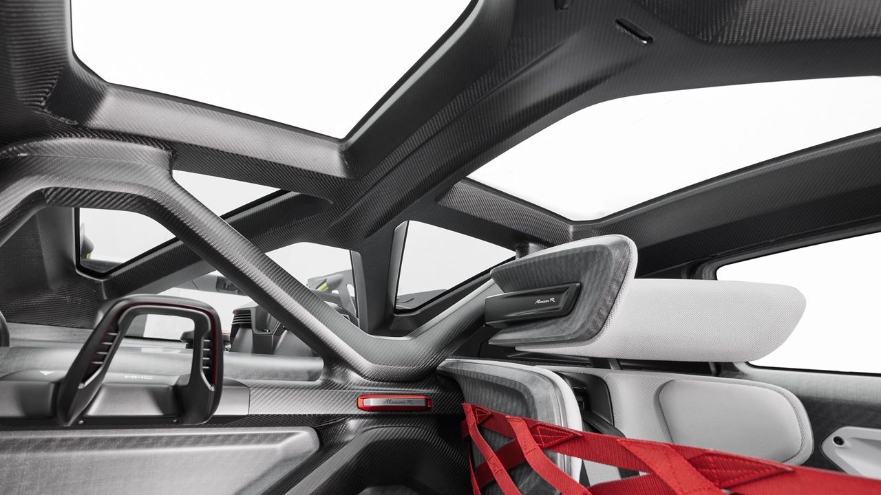 Porsche Mission-R – Interior