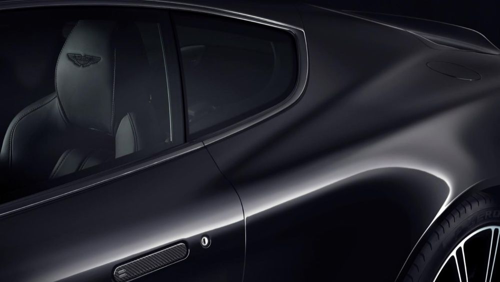 Aston Martin DB9 Carbon Black