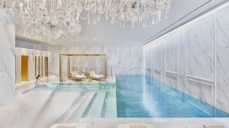 Schwimmhalle des Mandarin Oriental Ritz
