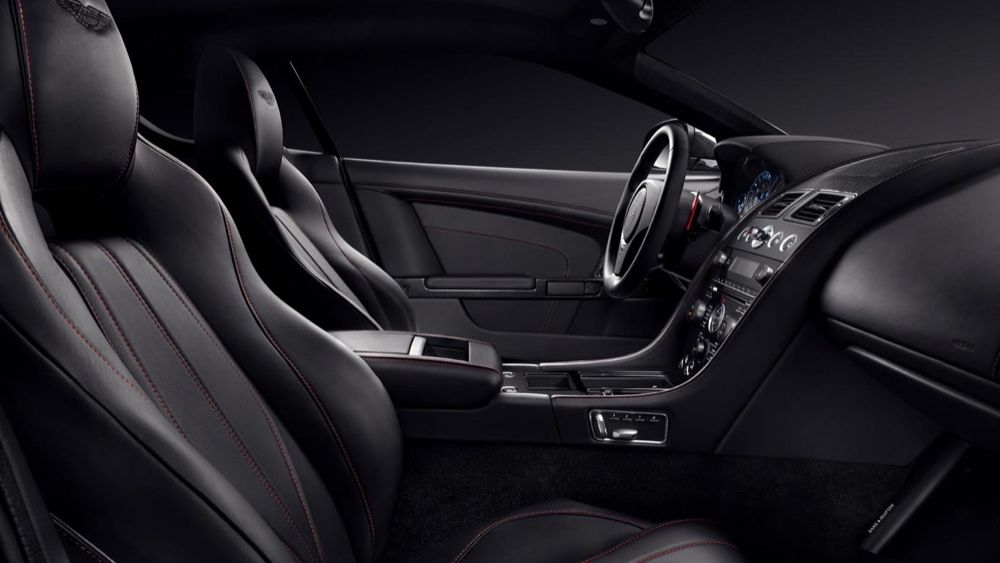 Aston Martin DB9 Carbon Black
