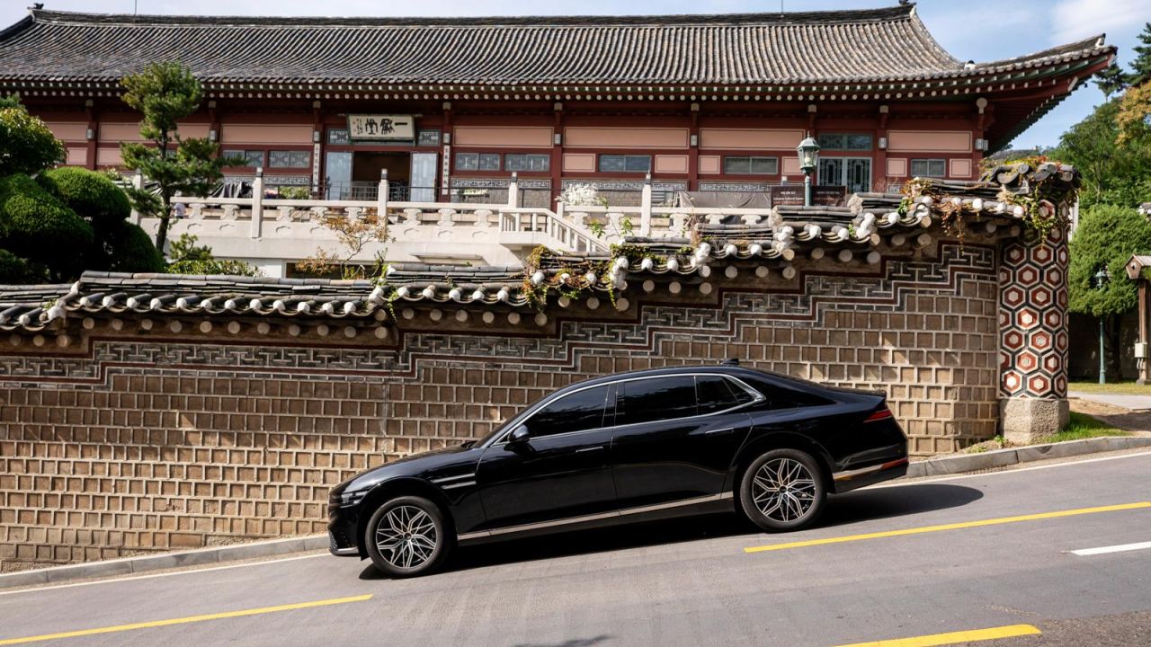 Genesis G90 in Seoul