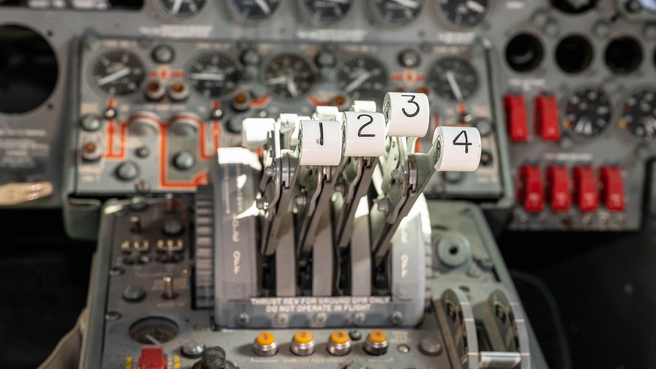 Elvis Presley Privatjet Cockpit