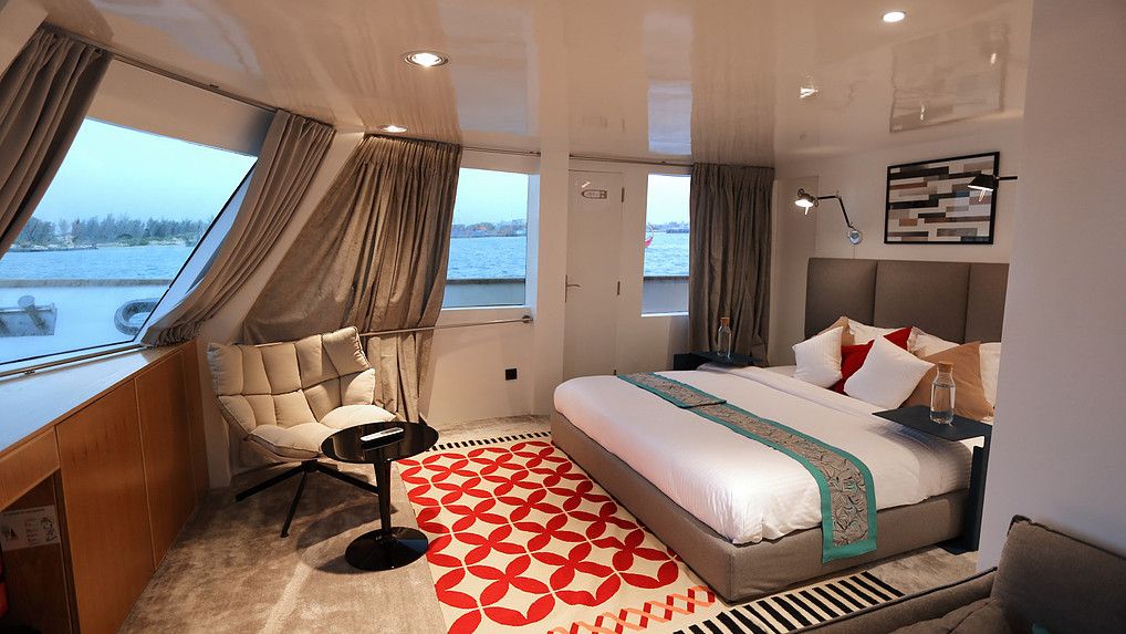 Die Schlafzimmer an Bord der Azalea sind in sanften Naturtönen gehalten. Azalea Yacht Schlafzimmer