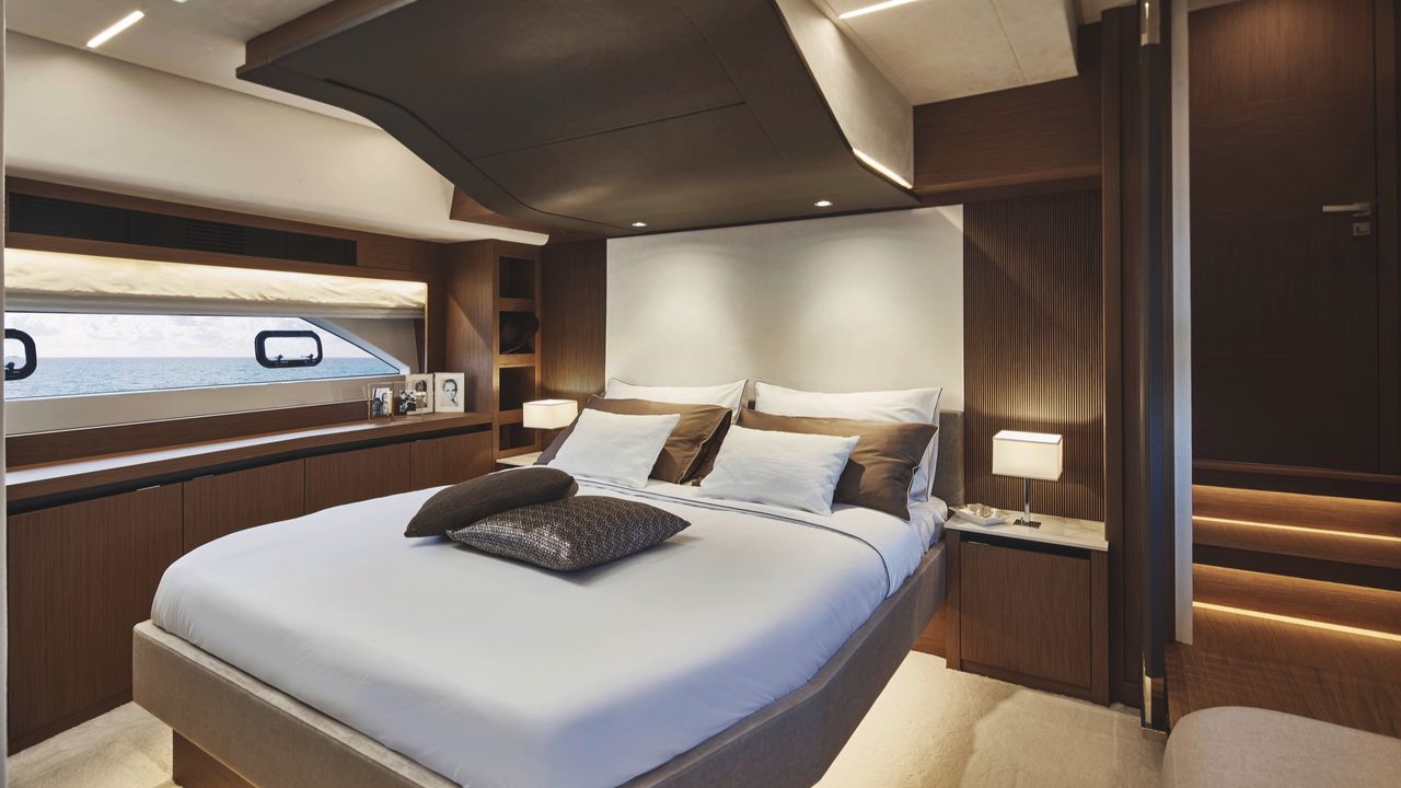 Das Schlafzimmer der Prestige X70 ist schlicht-elegant gestaltet. Prestige X70