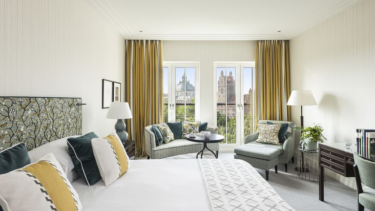 10 RFH The Charles Hotel - Deluxe Panoramic View Room #709 24-352 PG Jun 24 sm (1)