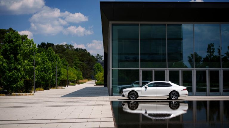 Genesis G90 Genesis G90