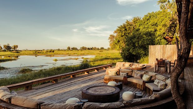 Kings Pool ist einer der schönsten Orte in Botswana. Wie eine Loge zum Linyanti liegt das Camp im Fluss- und Wildreservat, das westlich an den Chobe National Park angrenzt, umgeben von 125000 Hektar Buschland. botswana terrasse